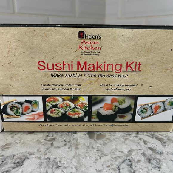 Sushi making Kit- 3 molds, spatula, rice paddle‎ and instructions - Picture 1 of 4